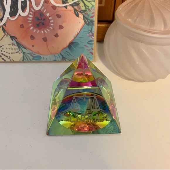 ♎️Iridescent Libra pyramid - Picture 2 of 6